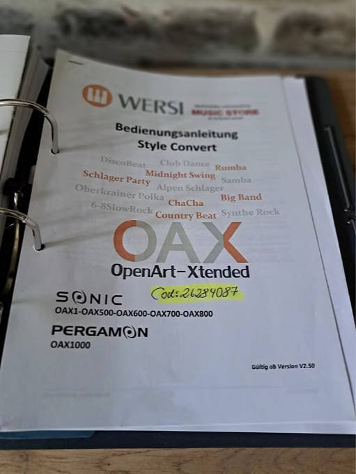 Te Koop Aangeboden Tweedehands in Nieuwstaat verkerende Wersi OAX1 2 klaviers met Baspedaal.
